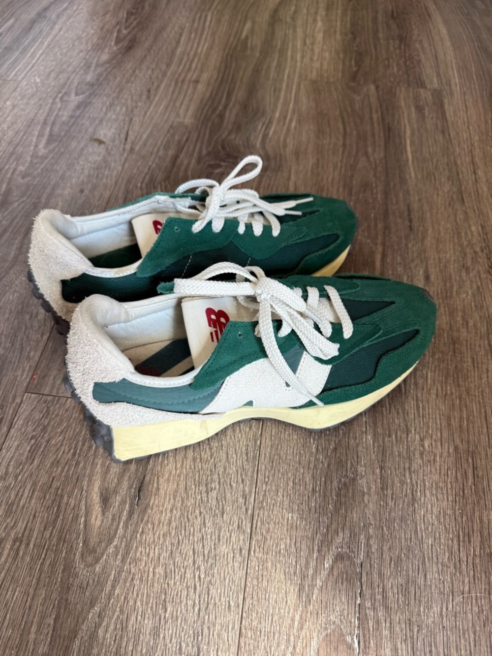 New Balance 327 Women's Green and White Retro Runner Sneakers